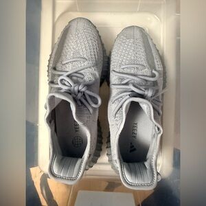 Yeezy Boost 350 v2 men’s size 7.5 in Grey